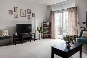 Third Ward 1 and 2 BR with Patio by Frontdesk